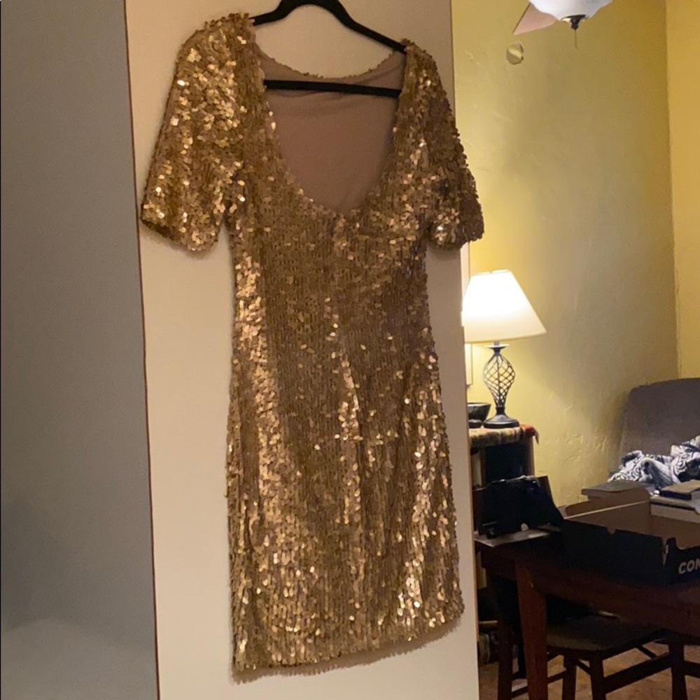 NYE dress! 🌟 Gold, sparkly, ¾ sleeve, scoop back